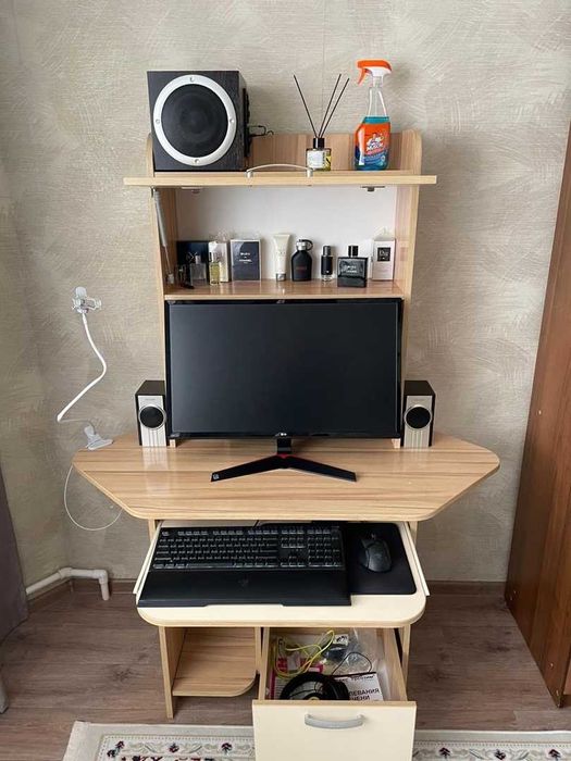 Продам компьютерный стол