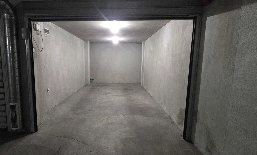 Дава се под наем Гараж / Паркомясто в Пловдив, Център - 17 кв.м за 199.41 € - Снимка #1