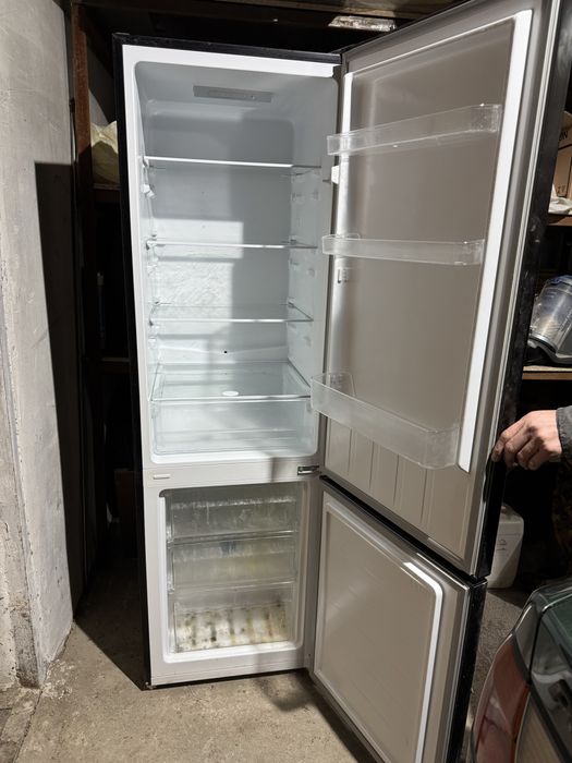 Продам холодильник Leadbros