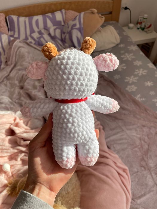 Ръчно плетена плюшена играчка