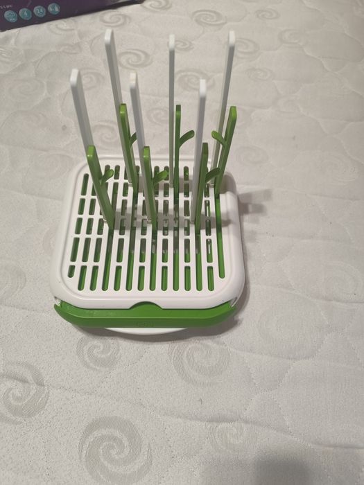 Сушилник (поставка) за шишета и биберони