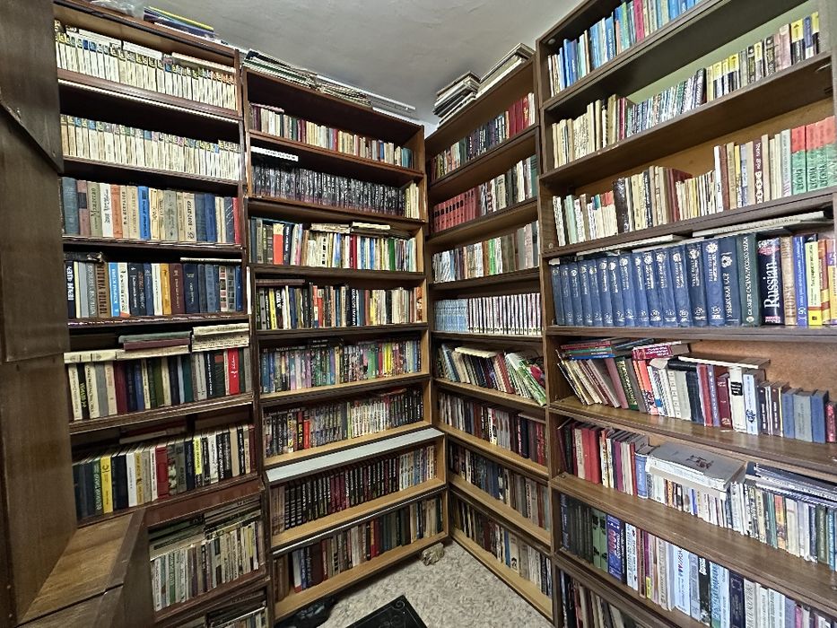 Продаются книги. В большом количестве.