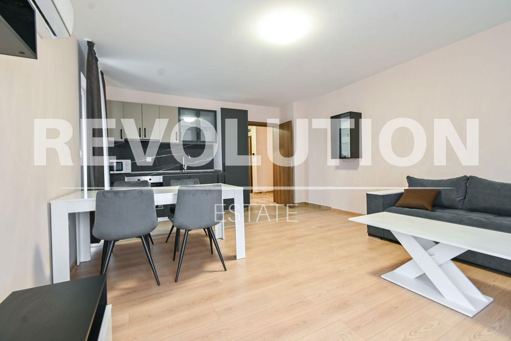 Тристаен апартамент в ж.к. Дружба 2 .