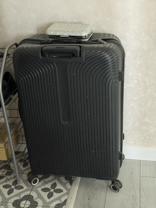 Чемодан черный большой