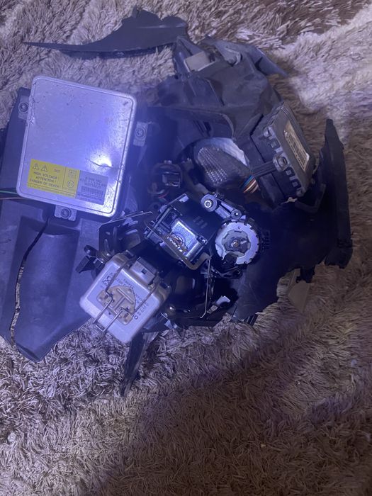 Faruri stanga e90 xenon adaptiv complet / far drepta spart