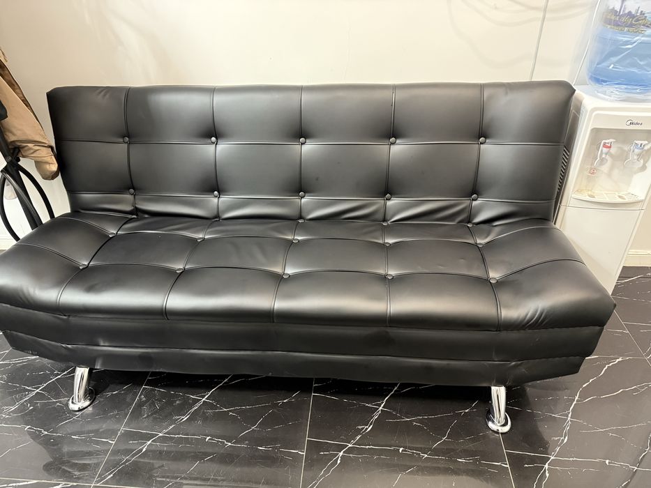 Продаётся диван кожанный