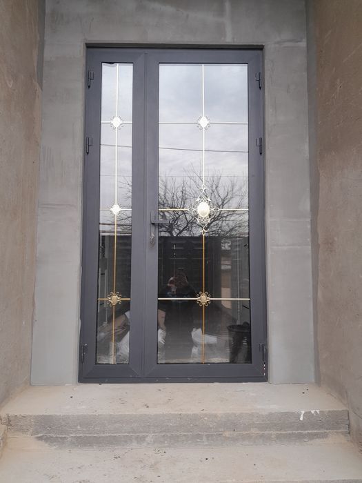 Akfa rom eshik va vitraj