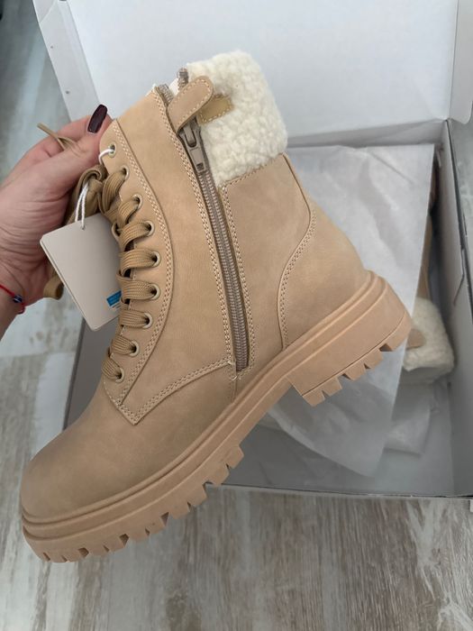 Бежови боти calvin klein