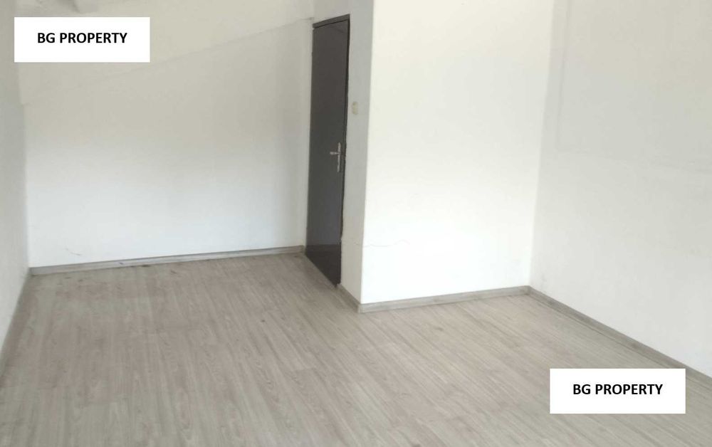 Продава промишлено помещение - сграда с двор