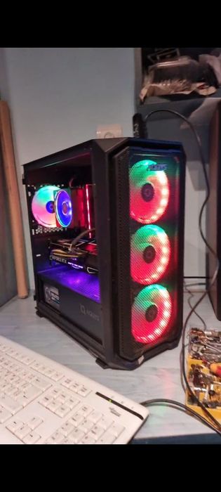 Carcasa PC Desktop AQIRYS + RAM DDR4