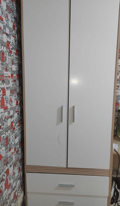 Продам шкаф и стол