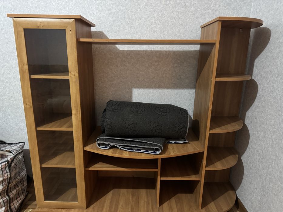 Шкаф трехдверный, тумба под тв