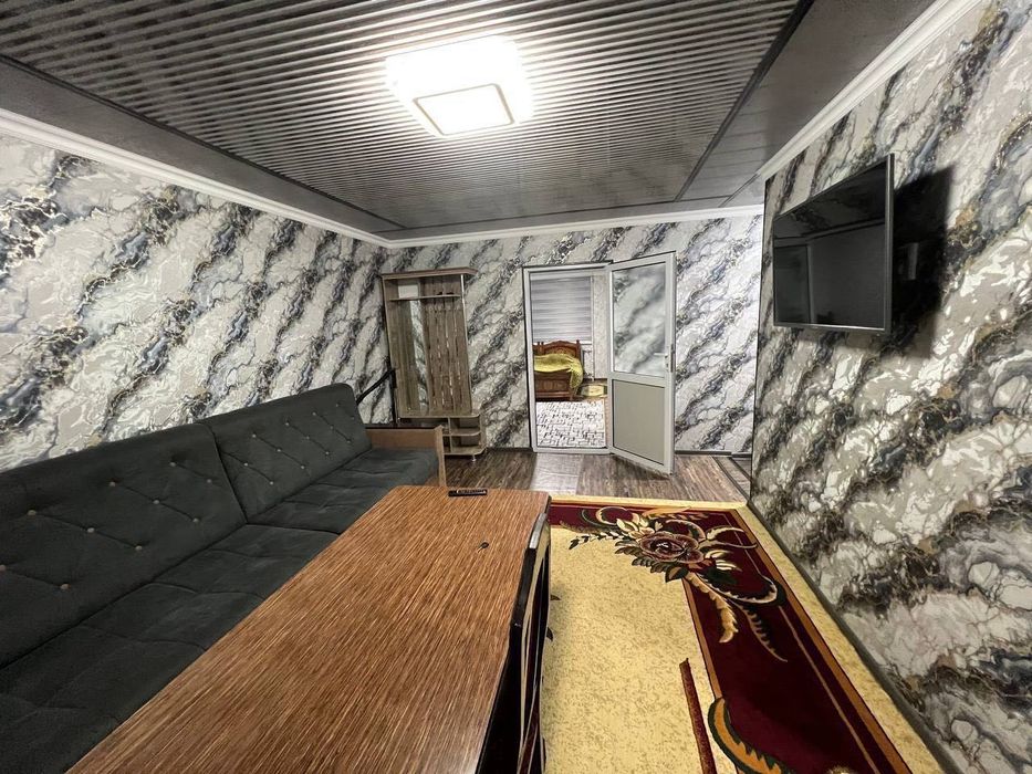 Сдается 2х комнатная квартира 
С обстановкой в горде Алмалыке