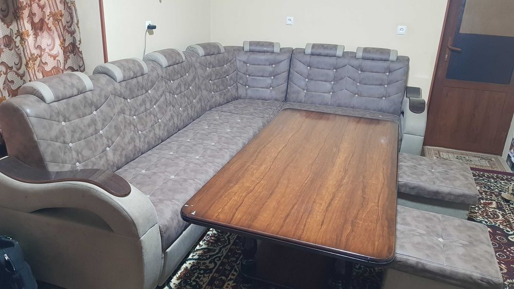 Угловой диван стол билан набор.