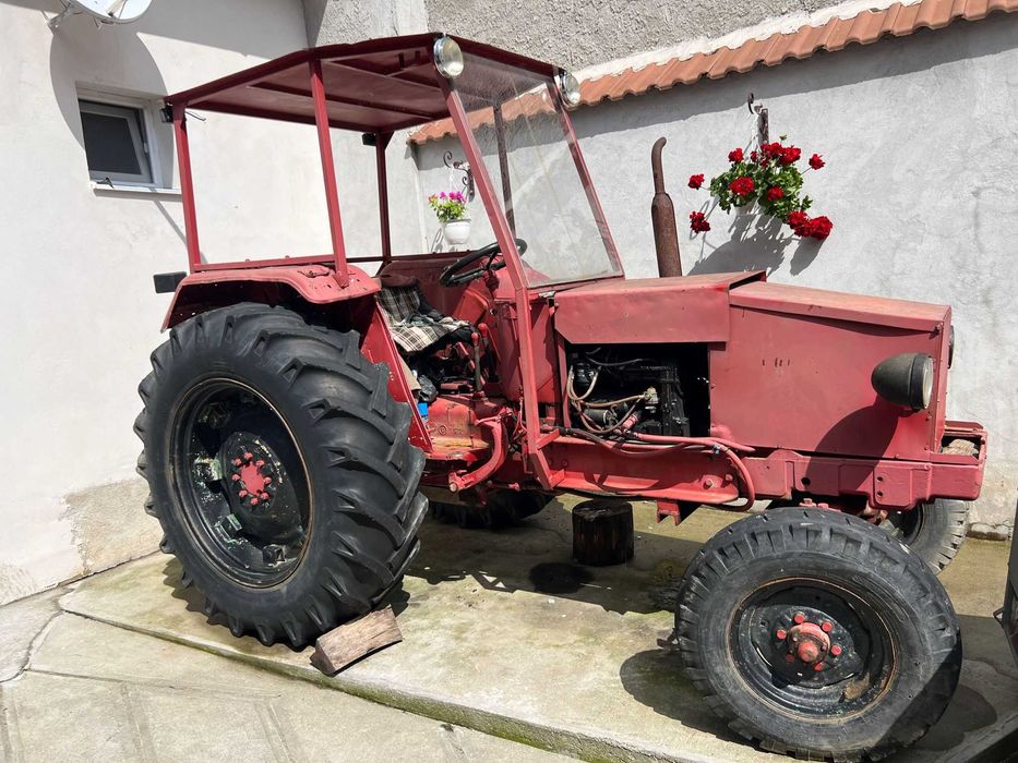 Vând tractor în stare bună de funcționare.