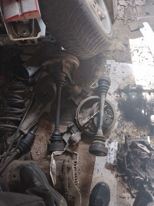 Bmw e30 запчасти продам