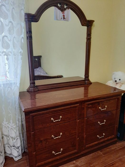 Спальный гарнитур