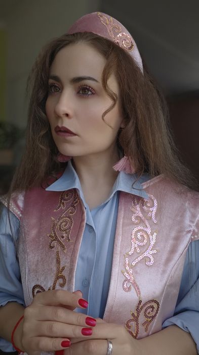 Продам кокошники ручной работы.