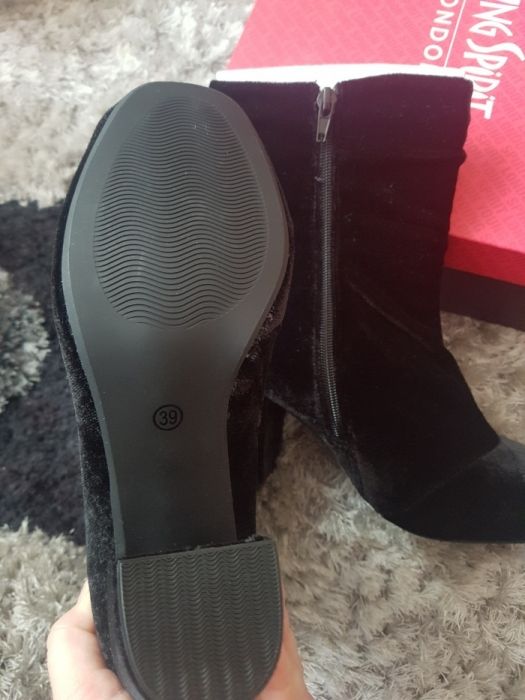 Ghete din catifea superbe