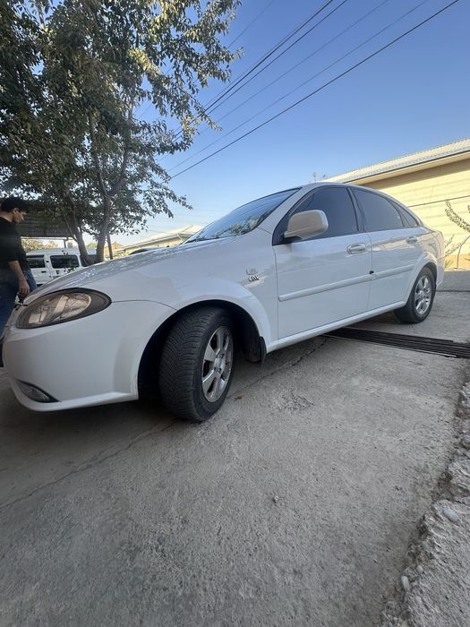 Gentra avtomat sotiladi