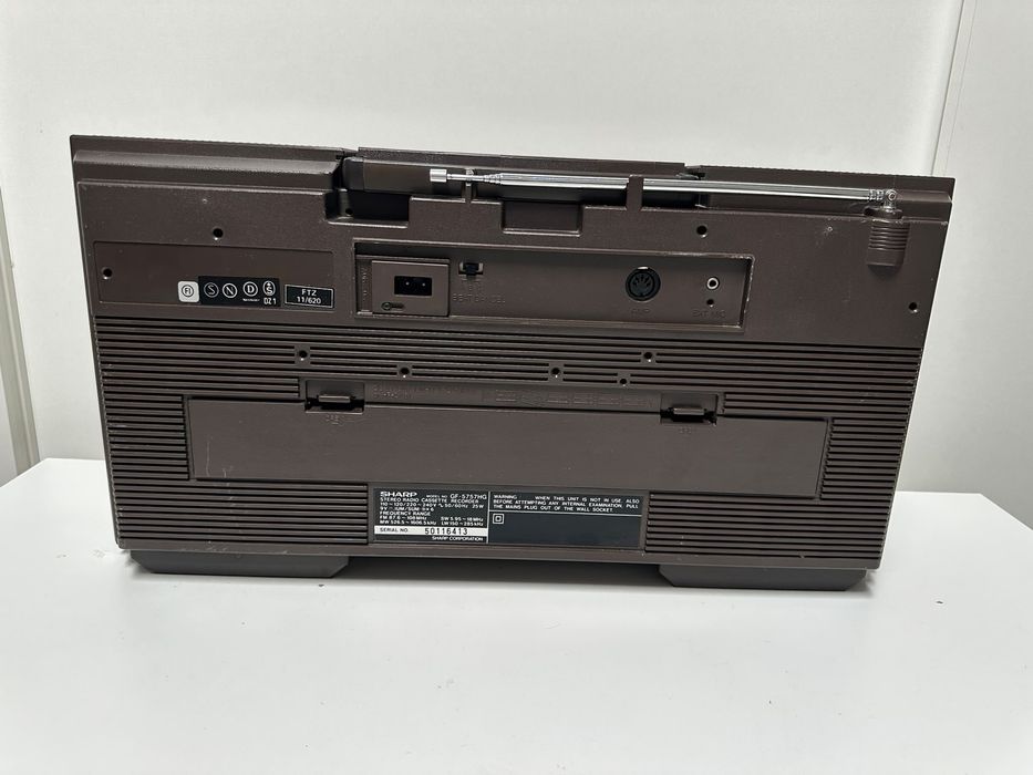 Radiocas Sharp GF 5757 impecabil