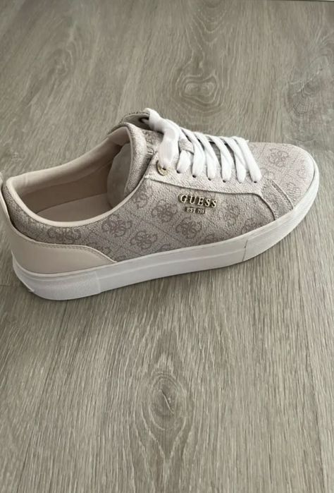 Продам кеды guess состояние новый