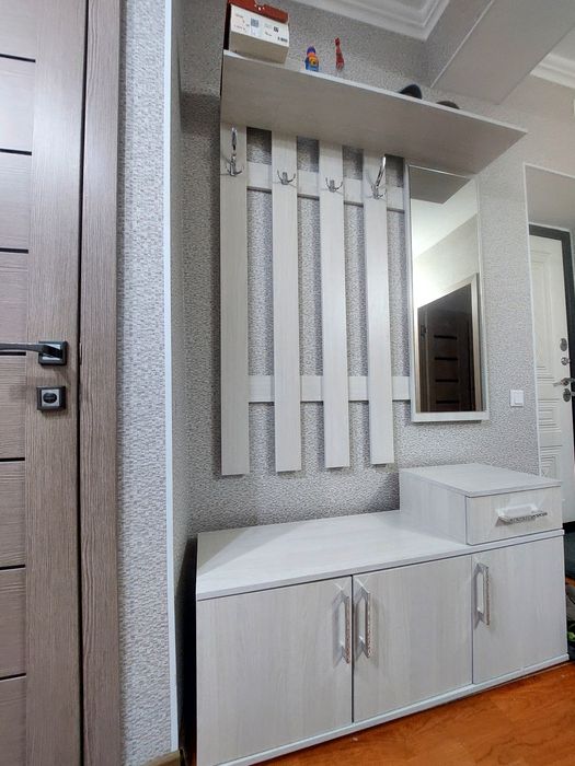 Прихожка ақ түсті. Ұқыпты, таза қолданылған