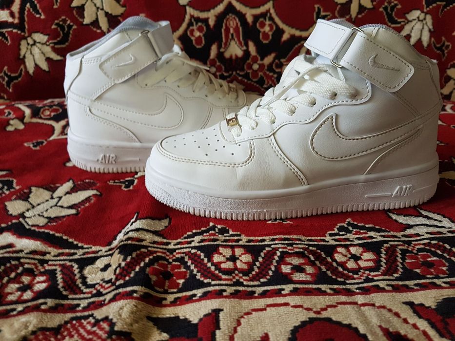 Air force 1 mid ,albi mărimea 40 purtați de 3 ori