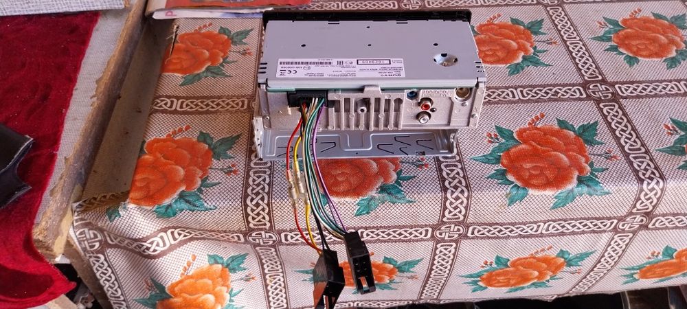 Vând radio  cu stik aux. Nou