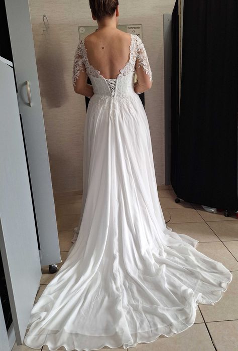 Сватбена рокля с дантелени ръкави и регулиращо се  закопчаване