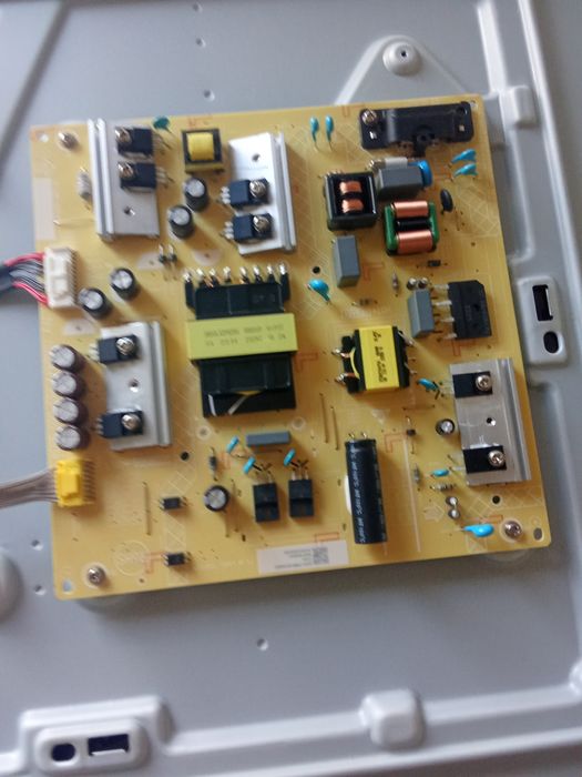 Телевизори "Philips" 50pus 8518 Ambilight и LG 55UR73003LA на части