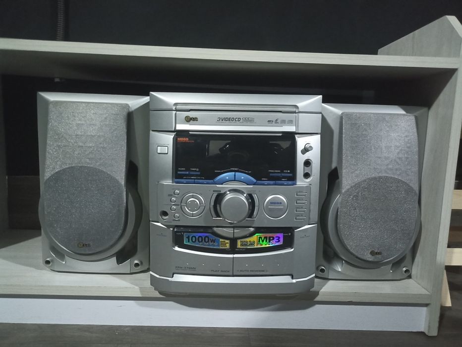 Продается музыкальный центр LG