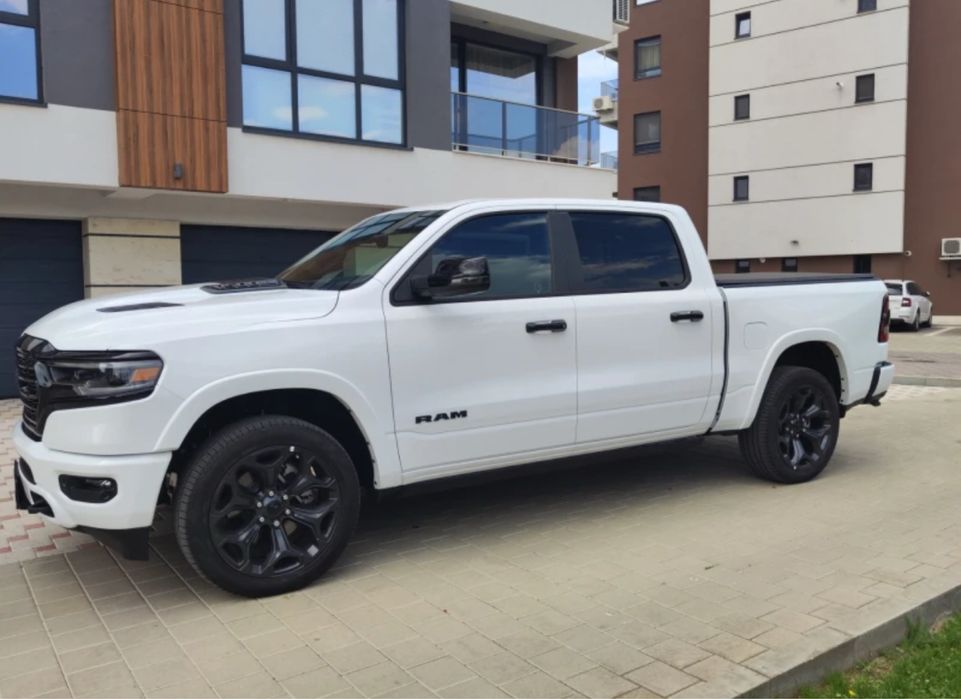 LIMITED night edition  4X4 Dodge RAM 1500