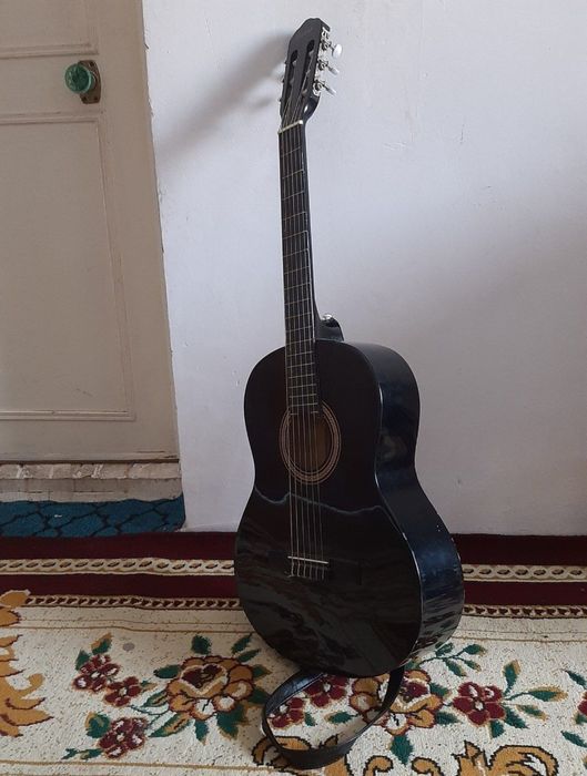 Classic gitara size 39 yangi