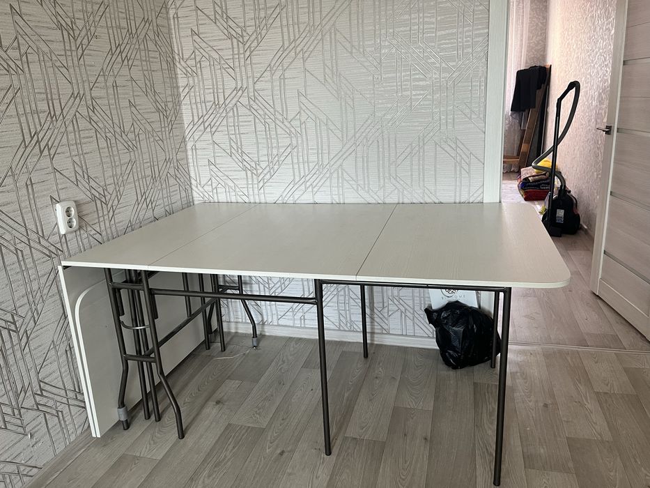 Продам стол срочно