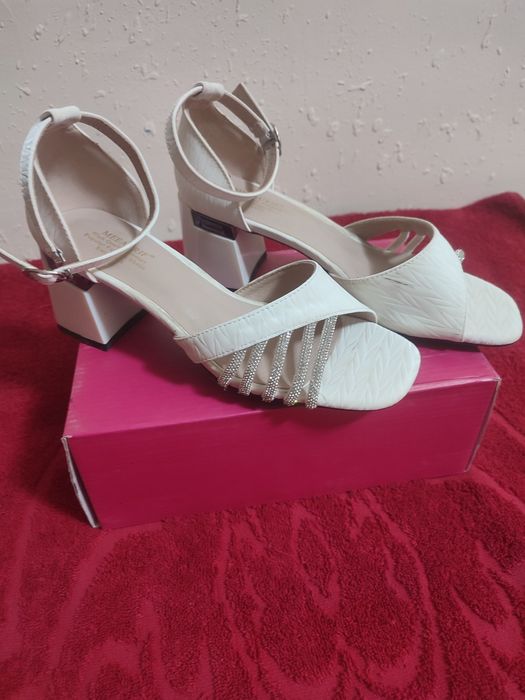 Oyoq kiyim 1 2 marta kiyilgan sifati alo