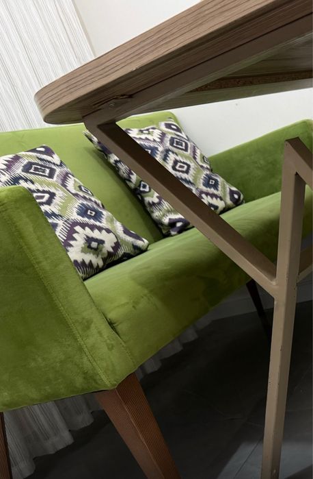 Продам стол + 2 дивана