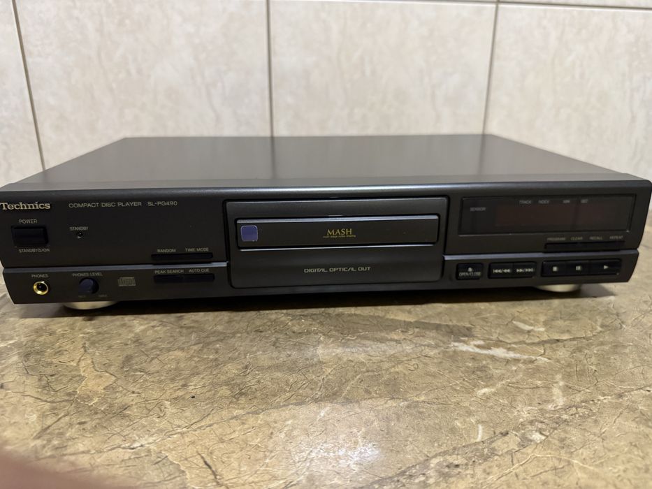 Technics -Compact Disc Player