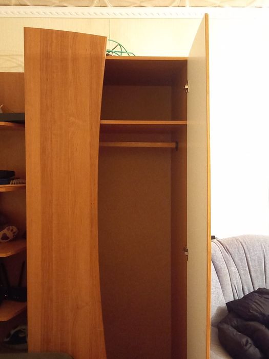 продам шкаф с полкой