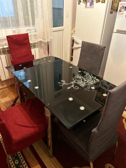 Кухонный стол со стульями