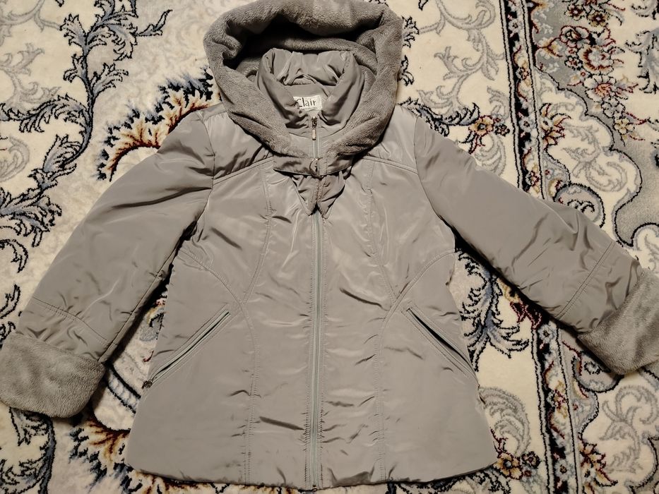 Енгил куртка сотилади