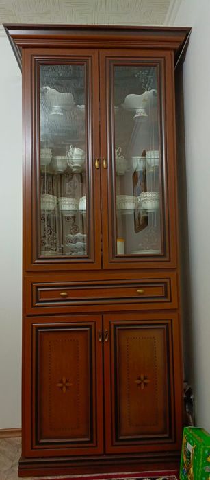 Продам сервант в отличном состоянии