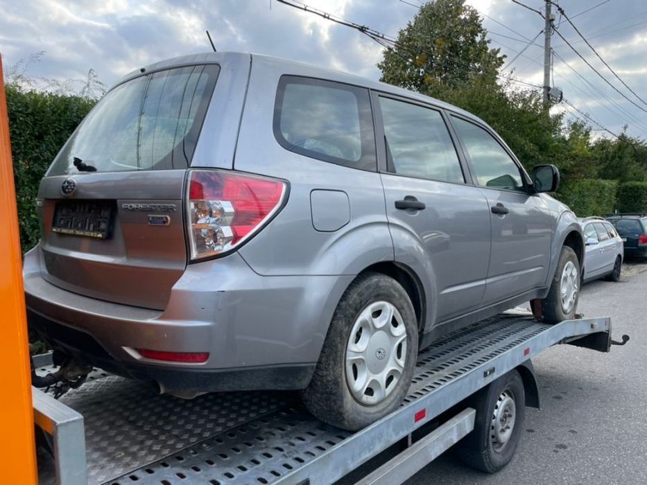 bara fata capotă radiator cutie ușa kit airbaguri scaune Haion luneta geam caseta directie Subaru Forester SH radio cd fabricație 2009 diesel dezme