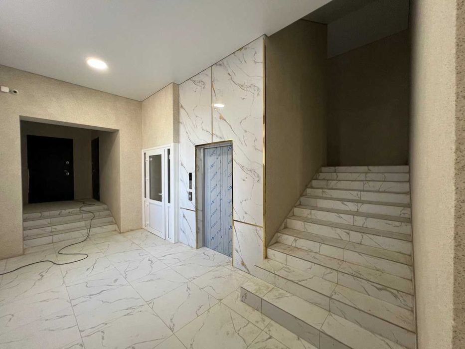 Продам в центре 3-шку 110м2