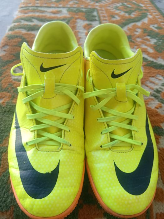 Продам бутсы (сороконожки) мини футбол.