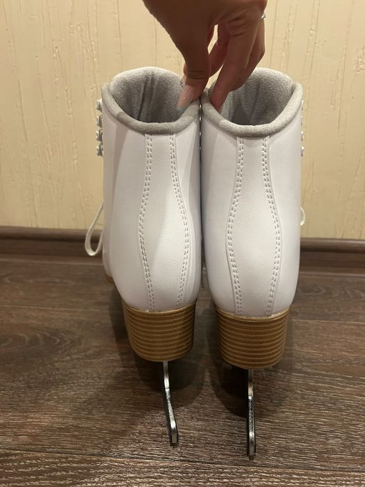 Фигурные коньки Jackson JC500