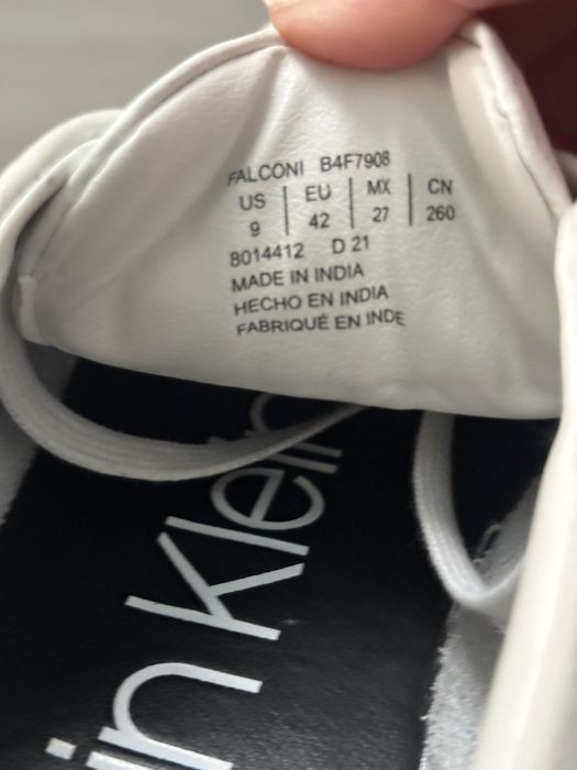 Pantofi sport Calvin Klein , marimea 42, de culoare alba.