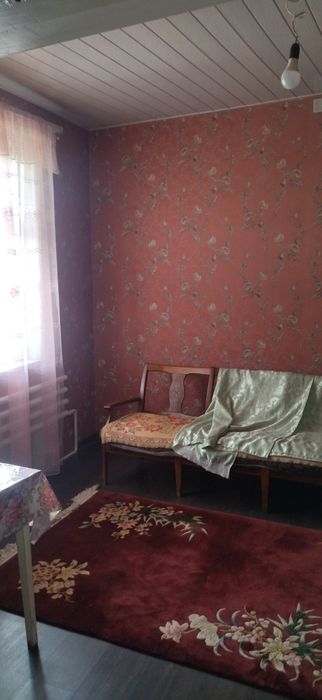 Ахунбабаева 10-соток срочно продаётся дом.