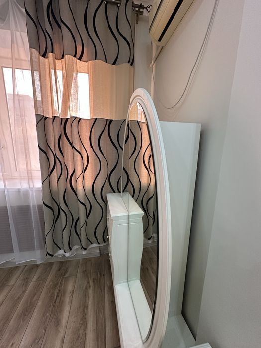 Шкаф-купе с зеркалом и комодом