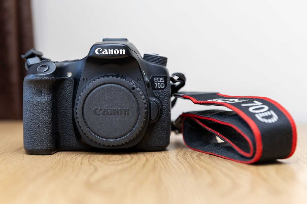 Canon EOS 70D, два обектива и светкавица